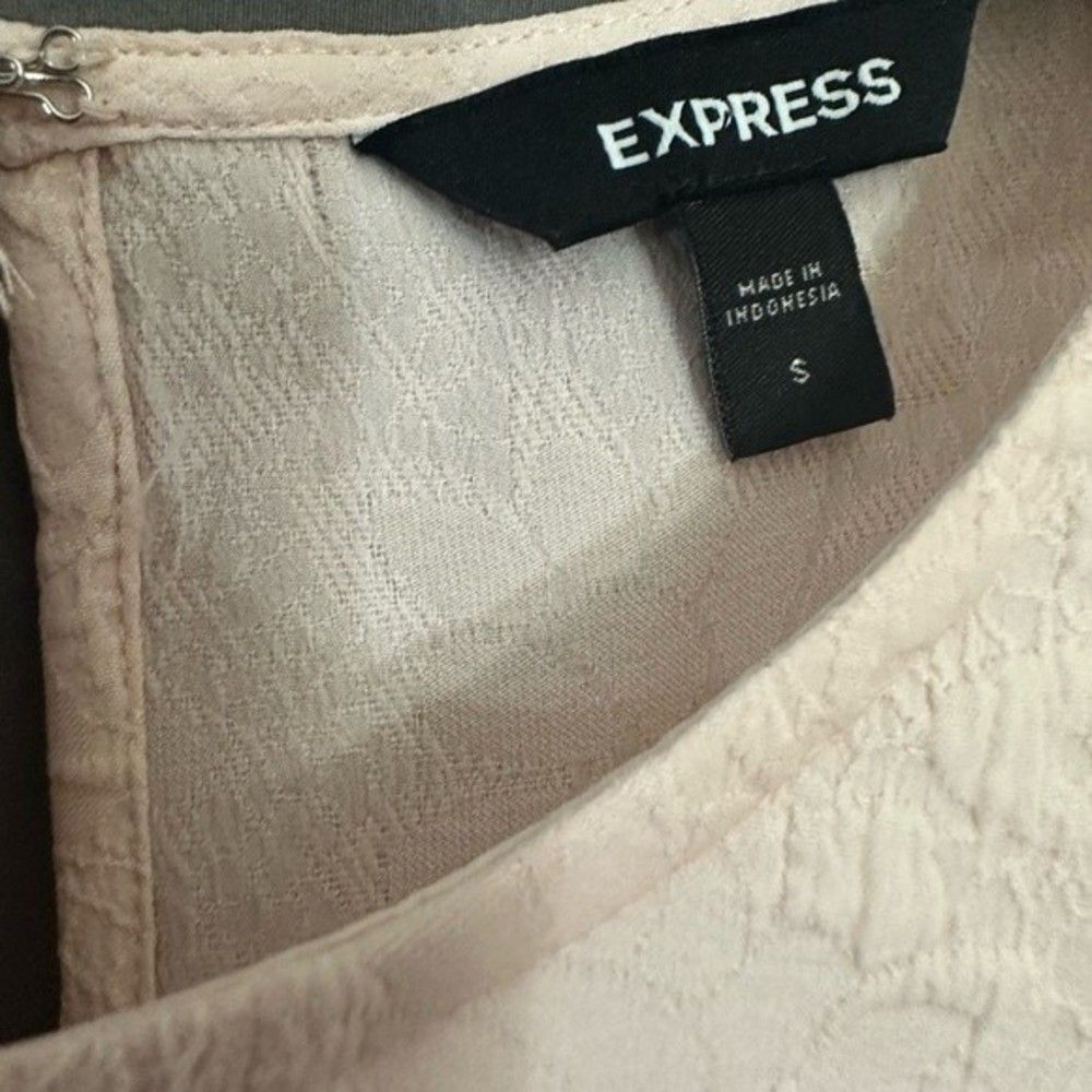 Express women’s top size small Floral Lace Pattern - Picture 3 of 4